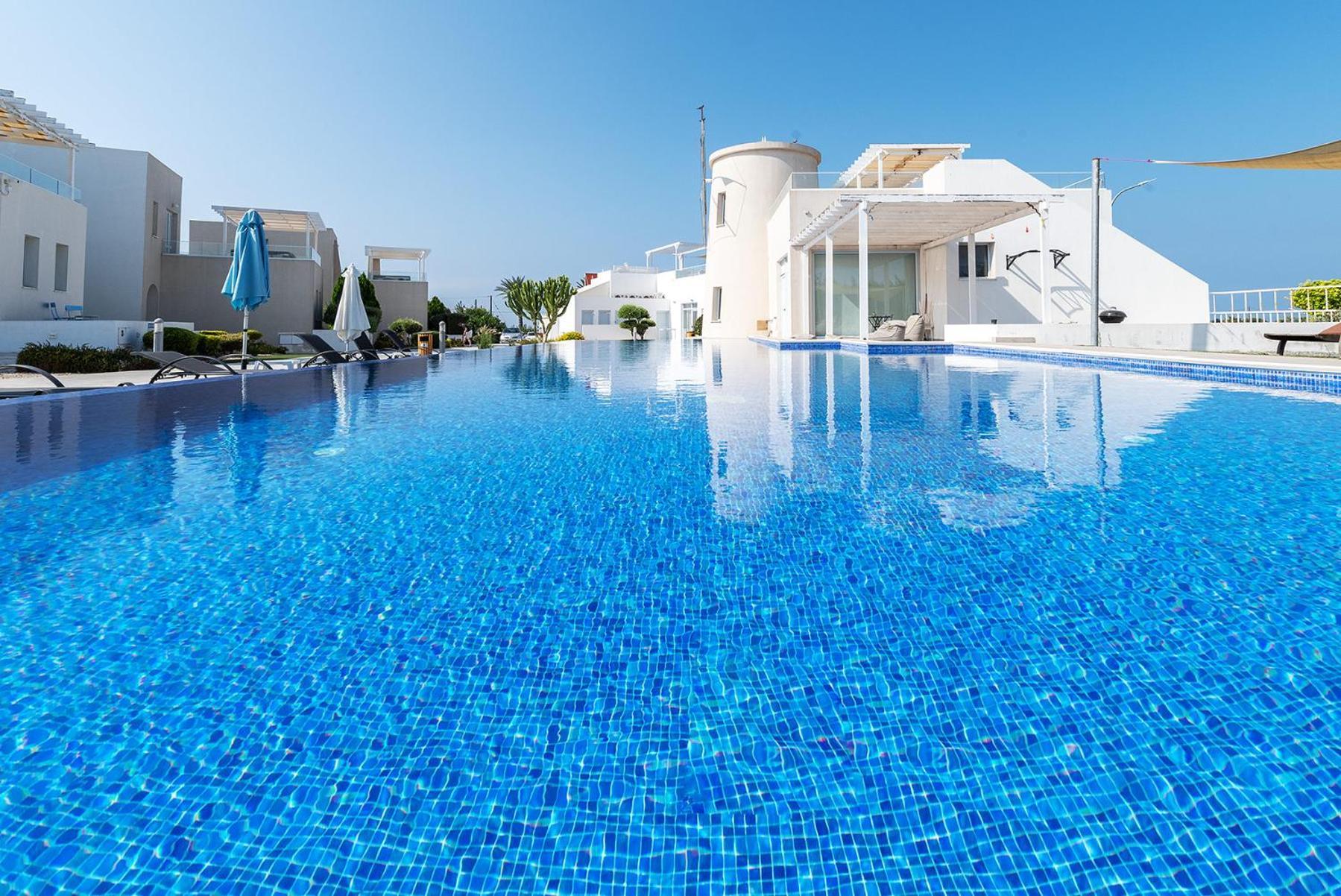 Blue Diamond Beach Villas Paphos Eksteriør bilde